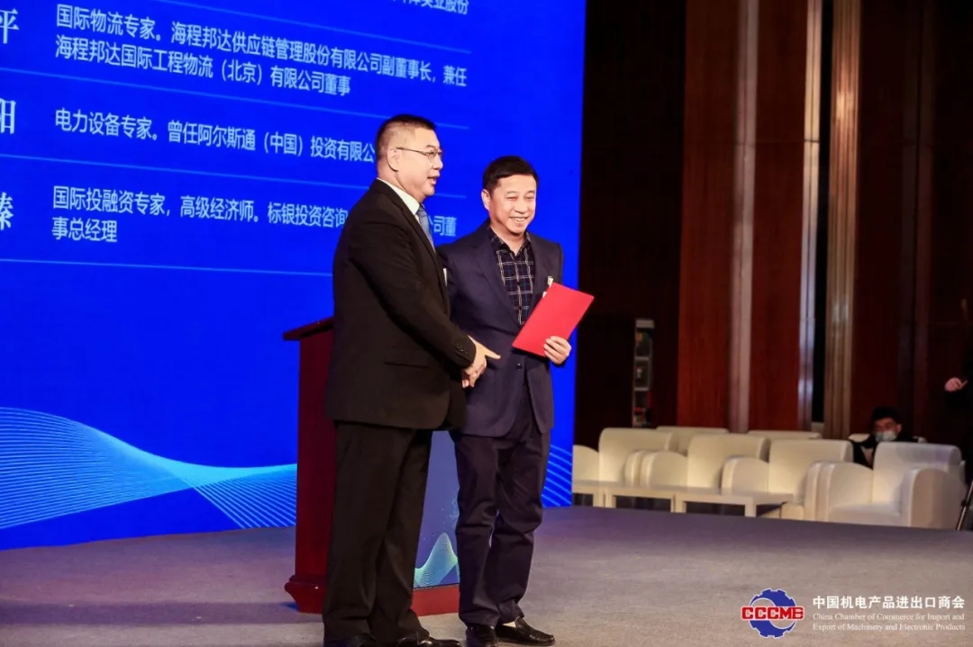 【城建新聞】春風(fēng)自京報(bào)送佳音 城建掌門(mén)喜獲聘書(shū)